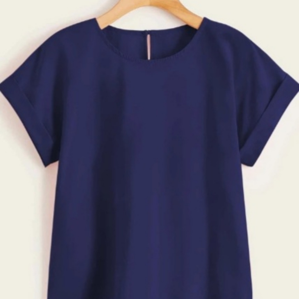 Plus high low hem batwing sleeve navy blouse.  3x